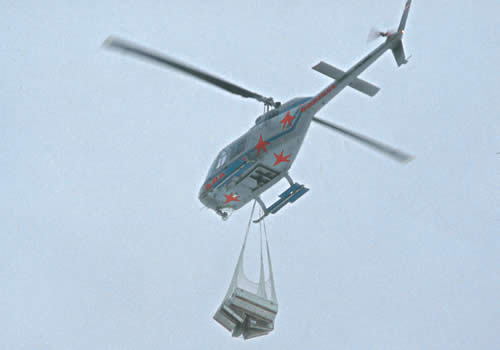 Lastennetz mit Hubschrauber